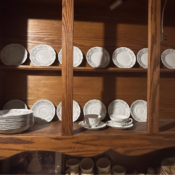 Set of beautiful Delicate tea cups and saucer - Picture 4 of 8